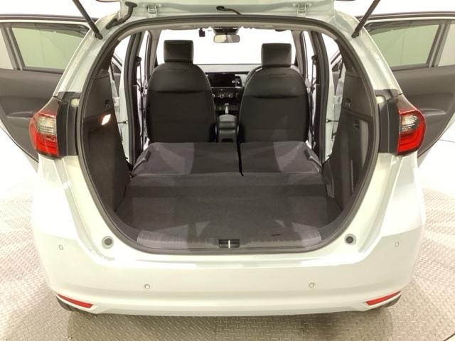 フィット ｅ：ＨＥＶホーム　当社レンタアップ　ドライブレコーダー前後装備車　光触媒抗菌消臭施工済（22枚目）