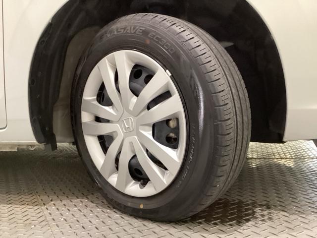 フィット ｅ：ＨＥＶホーム　当社レンタアップ　ドライブレコーダー前後装備車　光触媒抗菌消臭施工済（24枚目）