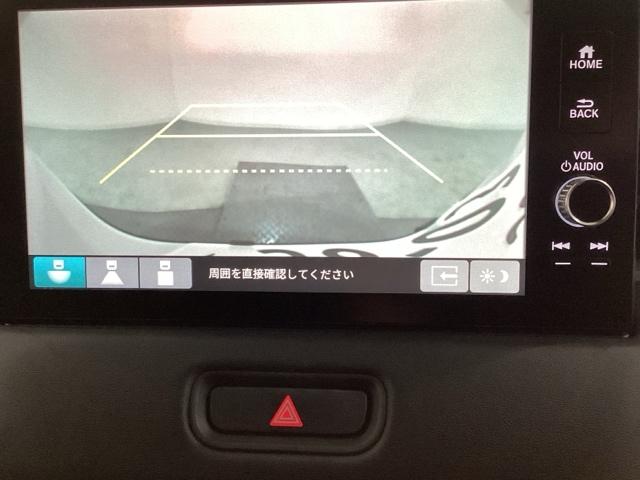 �o�b�N�ł̎Ԍɓ�������S�ł��I�@���A�J�������t���Ă���o�b�N���j�^�[�t�̃i�r�𑕔����Ă���܂��B����������Ă��苗��������ʂ���m�F�ł��܂��B