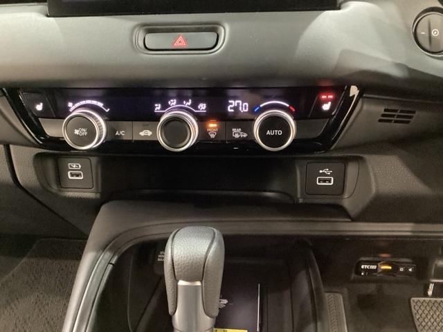 �I�[�g�G�A�R�������Ă܂��̂ŊȒP����ŉ��K�ɉ߂����܂��B�V�[�g�q�[�^�[�X�C�b�`�����őO�Ȃ̍��E�ʁX�ɂg���Ƃk���̂Q�i�K�ŉ��x�ݒ肪�ł��܂��B