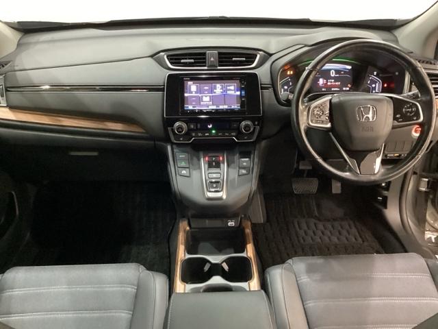 �ԓ��͌��G�}�R�ۏ��L�{�H�ςł��B�C���p�l����̓X�^�C���b�V���ȃf�U�C���ŋ@�\�⑕�����[�����Ă��܂��B�O���[�u�{�b�N�X��J�b�v�z���_�[�̂ق��Ƀg���[�Ȃǂ�������̎��[�X�y�[�X���t���Ă��܂��B