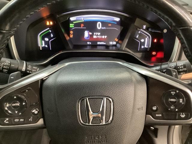 �n���h���ɂg���������Z���V���O�n�̃N���[�Y�R���g���[���⃌�[���L�[�v�A�V�X�g�Ȃǂ̃X�C�b�`�ƁA�I�[�f�B�I�̑���X�C�b�`����������Ă��܂��B�n���h�������𗣂������S�ɑ���ł��܂��B