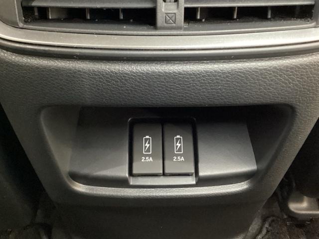 ���A�V�[�g�ɂ͑�������̑��������łȂ��A�㕔�ɂ��_�N�g�����Ă��܂��̂ŗ�[�E�g�[�Ƃ����K�ɉ߂����܂��B���̉��ɂ͏[�d�\�Ȃt�r�a�[�q���Q���Ă��܂��B�ړ����ɏ[�d���ł���̂ŕ֗��ł��B