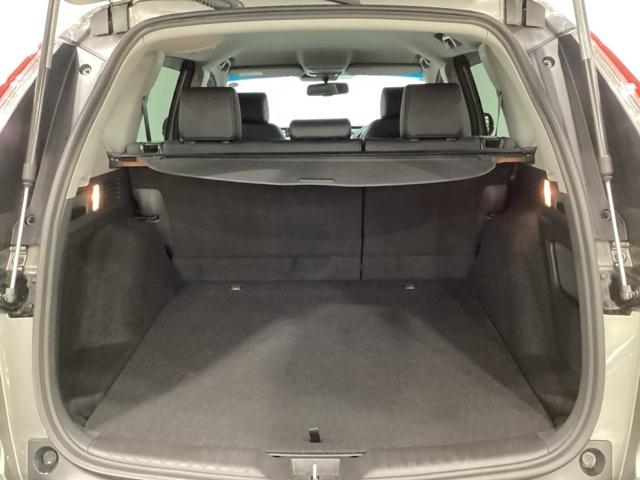 ���Q�b�W���L���g���₷���g�����N�́A�J�������L���ו��̐ς݉��낵�����₷�����ԂƂȂ��Ă���܂��B���A�V�[�g�̔w������͂U�F�S�̊����ŕ������ĉ|�ł���̂ŁA�������ו��Ȃǂ��ڂ��邱�Ƃ��ł��܂��B