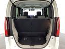 開口部も広く荷物の積み下ろしもしやすいお車となっております。シートの背もたれは５：５の割合で背もたれを可倒でき、前後のシートスライドもできるので荷室をひろげることができます。