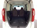 リアシートの背もたれは女性でも容易にシートアレンジが出来るように設定しており、ワンアクションで倒すことも起こすことも可能です。後部座席すべてをフラットな状態にも出来ます。