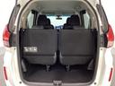 開口部も広く荷物の積み下ろしもしやすいお車となっております。３列目シートは５：５の割合で背もたれを倒しシートの跳ね上げができます。