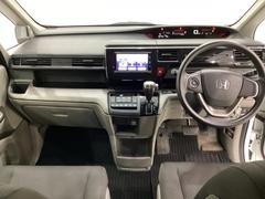 車内は光触媒抗菌消臭施工済です。インパネ周りはスタイリッシュなデザインで機能や装備も充実しています。グローブボックスやカップホルダーのほかにトレーなどたくさんの収納スペースが付いています。 5