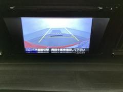 バックでの車庫入れも安心です！　リアカメラが付いているバックモニター付のディスプレイオーディオを装備しております。操作線もついており距離感も画面から確認できます。 7