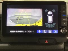 バックでの車庫入れも安心です！　リアカメラが付いているバックモニター付のナビを装備しております。バンパーについているソナーや、操作線もついており距離感も画面から確認できます。 7