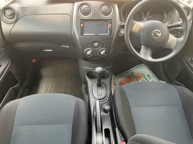 ノート Ｘ　ナビ　ＴＶ　アルミホイール　スマートキー　アイドリングストップ　電動格納ミラー　ＣＶＴ　盗難防止システム　衝突安全ボディ　ＡＢＳ　ＣＤ　ＤＶＤ再生　ＵＳＢ　ミュージックプレイヤー接続可（2枚目）