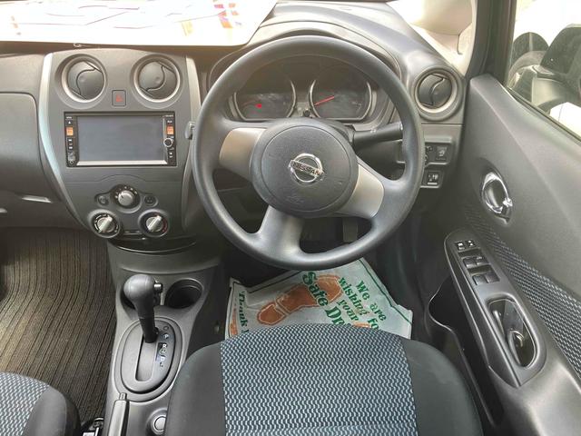 ノート Ｘ　ナビ　ＴＶ　アルミホイール　スマートキー　アイドリングストップ　電動格納ミラー　ＣＶＴ　盗難防止システム　衝突安全ボディ　ＡＢＳ　ＣＤ　ＤＶＤ再生　ＵＳＢ　ミュージックプレイヤー接続可（3枚目）