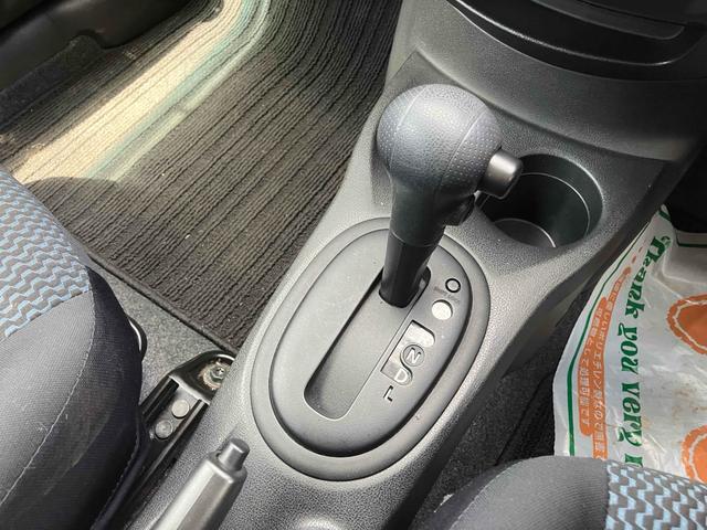 ノート Ｘ　ナビ　ＴＶ　アルミホイール　スマートキー　アイドリングストップ　電動格納ミラー　ＣＶＴ　盗難防止システム　衝突安全ボディ　ＡＢＳ　ＣＤ　ＤＶＤ再生　ＵＳＢ　ミュージックプレイヤー接続可（7枚目）