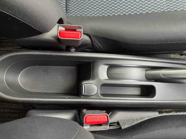 ノート Ｘ　ナビ　ＴＶ　アルミホイール　スマートキー　アイドリングストップ　電動格納ミラー　ＣＶＴ　盗難防止システム　衝突安全ボディ　ＡＢＳ　ＣＤ　ＤＶＤ再生　ＵＳＢ　ミュージックプレイヤー接続可（8枚目）