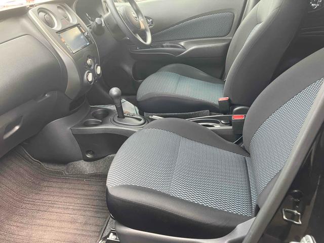 ノート Ｘ　ナビ　ＴＶ　アルミホイール　スマートキー　アイドリングストップ　電動格納ミラー　ＣＶＴ　盗難防止システム　衝突安全ボディ　ＡＢＳ　ＣＤ　ＤＶＤ再生　ＵＳＢ　ミュージックプレイヤー接続可（11枚目）