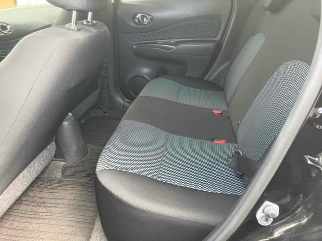 ノート Ｘ　ナビ　ＴＶ　アルミホイール　スマートキー　アイドリングストップ　電動格納ミラー　ＣＶＴ　盗難防止システム　衝突安全ボディ　ＡＢＳ　ＣＤ　ＤＶＤ再生　ＵＳＢ　ミュージックプレイヤー接続可（12枚目）