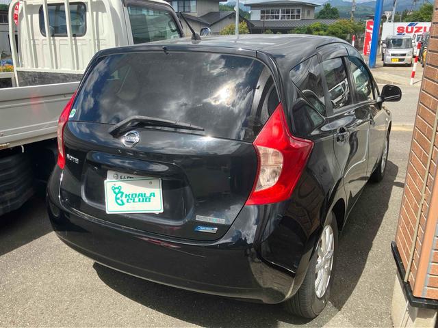 ノート Ｘ　ナビ　ＴＶ　アルミホイール　スマートキー　アイドリングストップ　電動格納ミラー　ＣＶＴ　盗難防止システム　衝突安全ボディ　ＡＢＳ　ＣＤ　ＤＶＤ再生　ＵＳＢ　ミュージックプレイヤー接続可（16枚目）