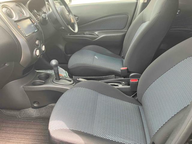 ノート Ｘ　ナビ　ＴＶ　アルミホイール　スマートキー　アイドリングストップ　電動格納ミラー　ＣＶＴ　盗難防止システム　衝突安全ボディ　ＡＢＳ　ＣＤ　ＤＶＤ再生　ＵＳＢ　ミュージックプレイヤー接続可（25枚目）