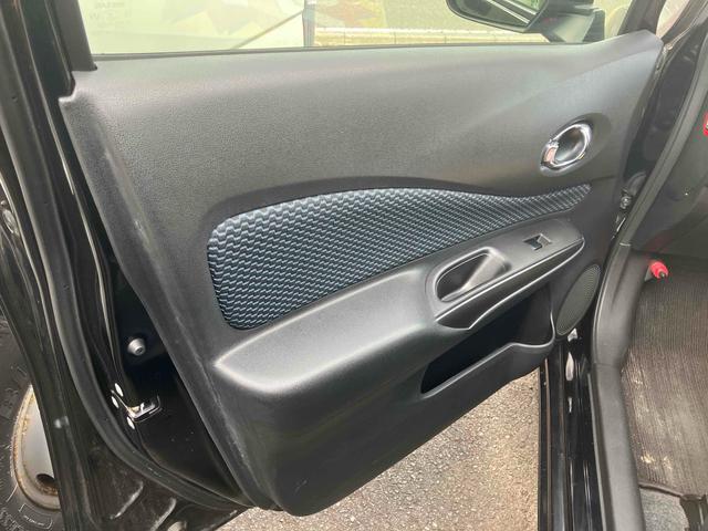 ノート Ｘ　ナビ　ＴＶ　アルミホイール　スマートキー　アイドリングストップ　電動格納ミラー　ＣＶＴ　盗難防止システム　衝突安全ボディ　ＡＢＳ　ＣＤ　ＤＶＤ再生　ＵＳＢ　ミュージックプレイヤー接続可（32枚目）