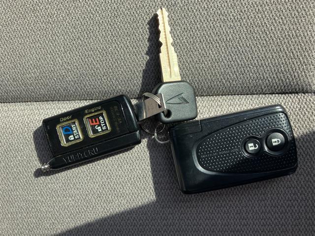 ムーヴコンテ 　４ＷＤ　スマートキー　アイドリングストップ　電動格納ミラー　ベンチシート　ＡＢＳ　ＣＤ　ミュージックプレイヤー接続可　エアコン　パワーステアリング　パワーウィンドウ（11枚目）