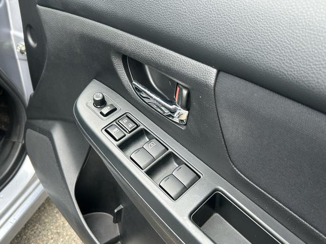 インプレッサスポーツ ２．０ｉアイサイト　アイドリングストップ　レーダーブレーキサポート　ナビ　ＴＶ　４ＷＤ（14枚目）