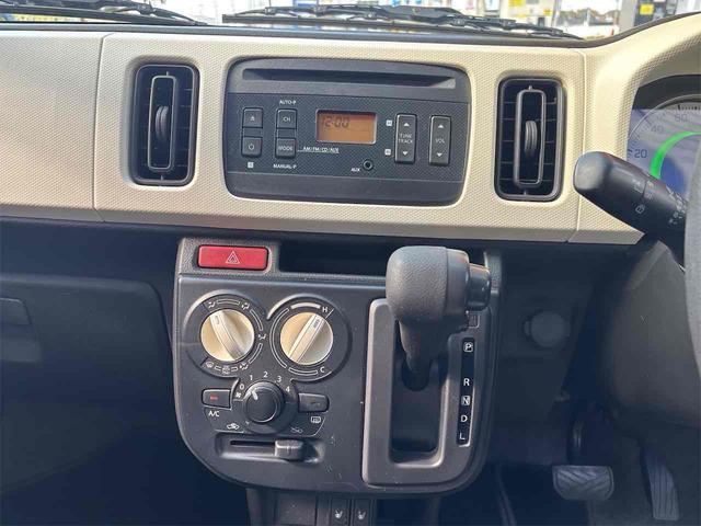 アルト Ｌ　４ＷＤ　キーレスエントリー　アイドリングストップ　シートヒーター　ＣＶＴ　盗難防止システム　ＡＢＳ　ＥＳＣ　ＣＤ　ミュージックプレイヤー接続可　アルミホイール　衝突安全ボディ　エアコン（4枚目）