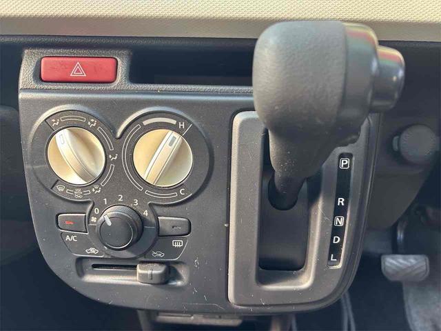 アルト Ｌ　４ＷＤ　キーレスエントリー　アイドリングストップ　シートヒーター　ＣＶＴ　盗難防止システム　ＡＢＳ　ＥＳＣ　ＣＤ　ミュージックプレイヤー接続可　アルミホイール　衝突安全ボディ　エアコン（7枚目）