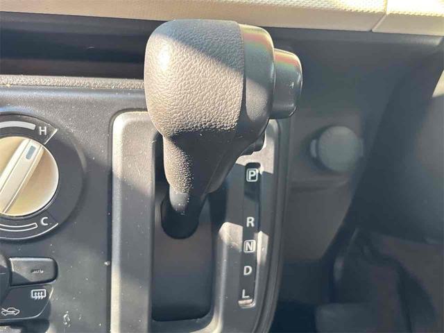 アルト Ｌ　４ＷＤ　キーレスエントリー　アイドリングストップ　シートヒーター　ＣＶＴ　盗難防止システム　ＡＢＳ　ＥＳＣ　ＣＤ　ミュージックプレイヤー接続可　アルミホイール　衝突安全ボディ　エアコン（8枚目）