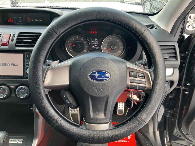 フォレスター ２．０ｉ－Ｌ　４ＷＤ　ＥＴＣ　オートクルーズコントロール　ナビ　ＴＶ　ＨＩＤ　アルミホイール　キーレスエントリー　アイドリングストップ　ＣＶＴ　盗難防止システム　衝突安全ボディ　ＣＤ　ＤＶＤ再生　Ｂｌｕｅｔｏｏｔｈ（3枚目）