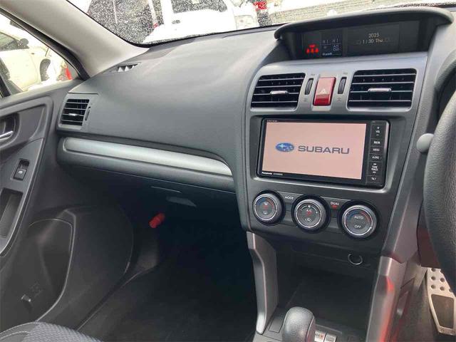 フォレスター ２．０ｉ－Ｌ　４ＷＤ　ＥＴＣ　オートクルーズコントロール　ナビ　ＴＶ　ＨＩＤ　アルミホイール　キーレスエントリー　アイドリングストップ　ＣＶＴ　盗難防止システム　衝突安全ボディ　ＣＤ　ＤＶＤ再生　Ｂｌｕｅｔｏｏｔｈ（24枚目）
