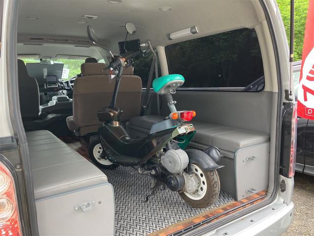 ハイエースワゴン ＤＸ　４ＷＤ　ＥＴＣ　ナビ　ＴＶ　クリアランスソナー　電動スライドドア　電動格納ミラー　ＡＴ　アルミホイール　ＣＤ　ＤＶＤ再生　１００Ｖ電源　ＡＢＳ　エアコン　パワーステアリング　パワーウィンドウ（47枚目）