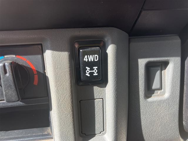 ミニキャブバン 4WD MT 両側スライドドア エアコン 運転席エアバッグ 助手席エアバッグ(9枚目)