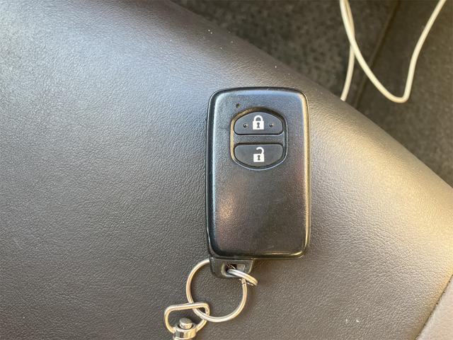 プリウス Sマイコーデ ETC ナビ TV アルミホイール オートライト HID CVT スマートキー 電動格納ミラー 盗難防止システム CD DVD再生 衝突安全ボディ ABS ESC エアコン パワーステアリング(9枚目)