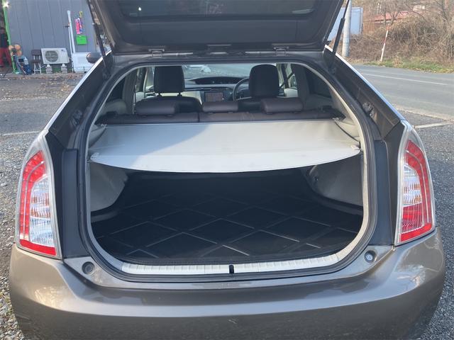 プリウス Sマイコーデ ETC ナビ TV アルミホイール オートライト HID CVT スマートキー 電動格納ミラー 盗難防止システム CD DVD再生 衝突安全ボディ ABS ESC エアコン パワーステアリング(18枚目)