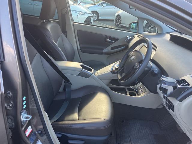 プリウス Sマイコーデ ETC ナビ TV アルミホイール オートライト HID CVT スマートキー 電動格納ミラー 盗難防止システム CD DVD再生 衝突安全ボディ ABS ESC エアコン パワーステアリング(22枚目)