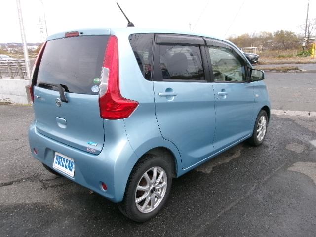 デイズ Ｓ　キーレス付き　４ＷＤ車　シートヒータ　アイドルストップ　インテリジェントエマージェンシーブレーキ（8枚目）