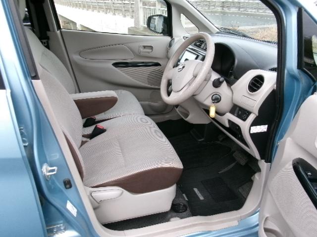 デイズ Ｓ　キーレス付き　４ＷＤ車　シートヒータ　アイドルストップ　インテリジェントエマージェンシーブレーキ（9枚目）