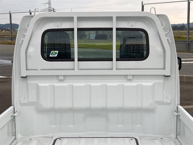 キャリイトラック ＫＣ　４ＷＤ　届け出済み未使用車　軽トラック　三方開　ＭＴ　クリアランスソナー　アイドリングストップ　オートライト　ＥＳＣ　エアコン　パワーウィンドウ　運転席エアバッグ　助手席エアバッグ　ルーフレール（8枚目）