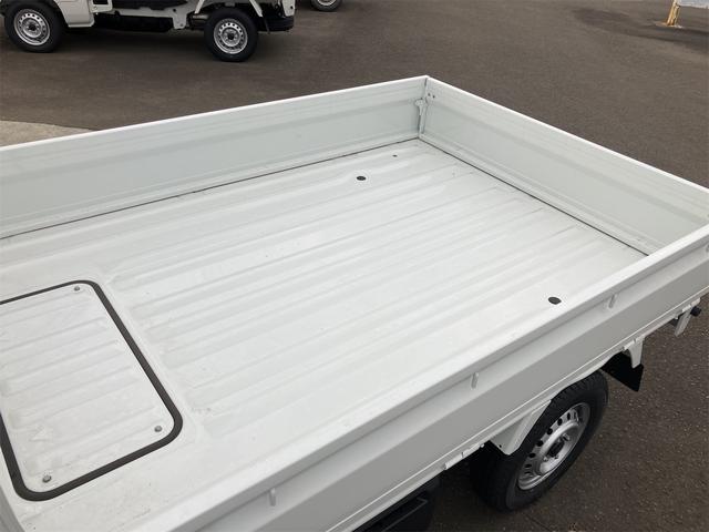 キャリイトラック ＫＣ　４ＷＤ　届け出済み未使用車　軽トラック　三方開　ＭＴ　クリアランスソナー　アイドリングストップ　オートライト　ＥＳＣ　エアコン　パワーウィンドウ　運転席エアバッグ　助手席エアバッグ　ルーフレール（11枚目）