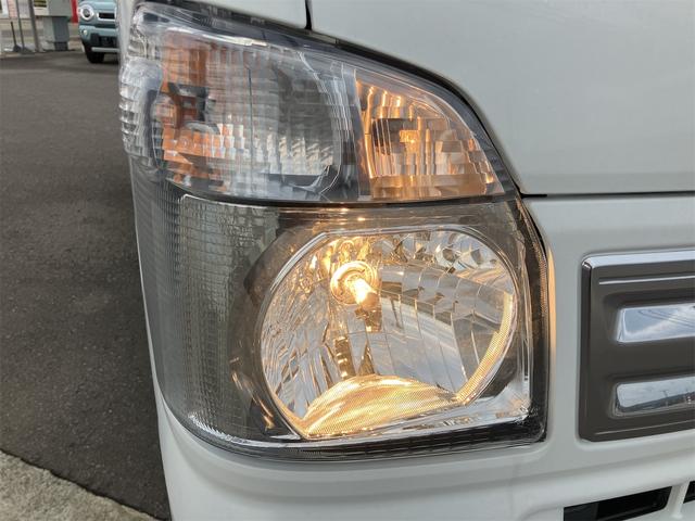 キャリイトラック ＫＣ　４ＷＤ　届け出済み未使用車　軽トラック　三方開　ＭＴ　クリアランスソナー　アイドリングストップ　オートライト　ＥＳＣ　エアコン　パワーウィンドウ　運転席エアバッグ　助手席エアバッグ　ルーフレール（12枚目）