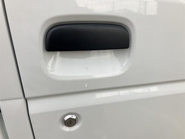 キャリイトラック ＫＣ　４ＷＤ　届け出済み未使用車　軽トラック　三方開　ＭＴ　クリアランスソナー　アイドリングストップ　オートライト　ＥＳＣ　エアコン　パワーウィンドウ　運転席エアバッグ　助手席エアバッグ　ルーフレール（16枚目）