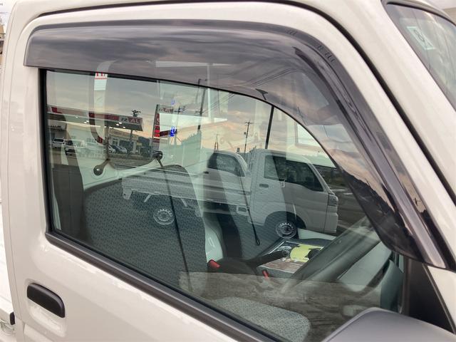 キャリイトラック ＫＣ　４ＷＤ　届け出済み未使用車　軽トラック　三方開　ＭＴ　クリアランスソナー　アイドリングストップ　オートライト　ＥＳＣ　エアコン　パワーウィンドウ　運転席エアバッグ　助手席エアバッグ　ルーフレール（17枚目）