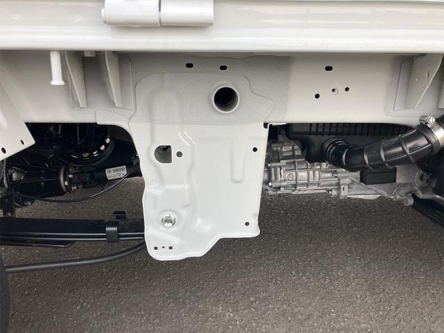 キャリイトラック ＫＣ　４ＷＤ　届け出済み未使用車　軽トラック　三方開　ＭＴ　クリアランスソナー　アイドリングストップ　オートライト　ＥＳＣ　エアコン　パワーウィンドウ　運転席エアバッグ　助手席エアバッグ　ルーフレール（20枚目）