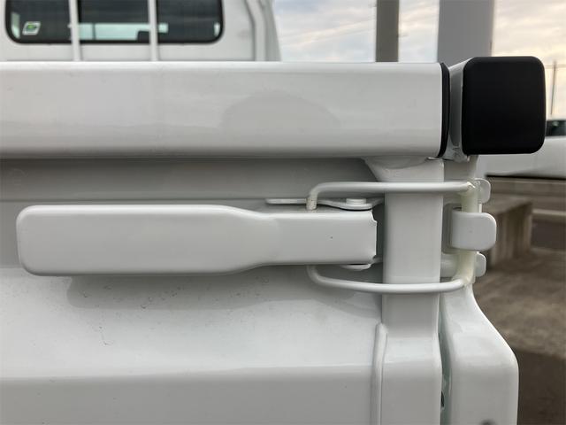 キャリイトラック ＫＣ　４ＷＤ　届け出済み未使用車　軽トラック　三方開　ＭＴ　クリアランスソナー　アイドリングストップ　オートライト　ＥＳＣ　エアコン　パワーウィンドウ　運転席エアバッグ　助手席エアバッグ　ルーフレール（22枚目）