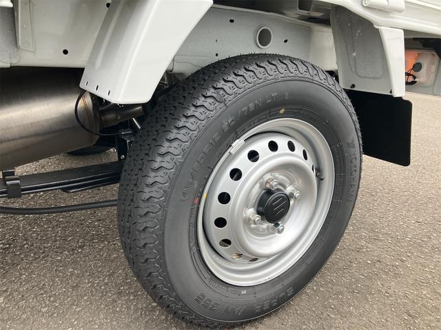キャリイトラック ＫＣ　４ＷＤ　届け出済み未使用車　軽トラック　三方開　ＭＴ　クリアランスソナー　アイドリングストップ　オートライト　ＥＳＣ　エアコン　パワーウィンドウ　運転席エアバッグ　助手席エアバッグ　ルーフレール（29枚目）