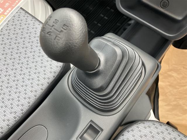 キャリイトラック ＫＣ　４ＷＤ　届け出済み未使用車　軽トラック　三方開　ＭＴ　クリアランスソナー　アイドリングストップ　オートライト　ＥＳＣ　エアコン　パワーウィンドウ　運転席エアバッグ　助手席エアバッグ　ルーフレール（42枚目）