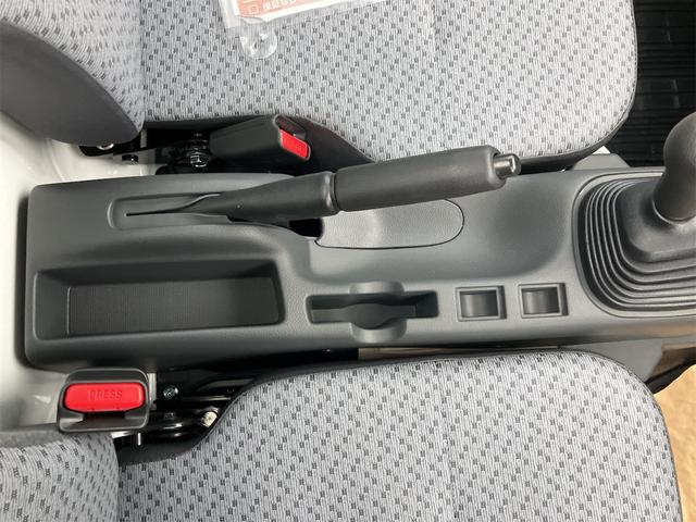 キャリイトラック ＫＣ　４ＷＤ　届け出済み未使用車　軽トラック　三方開　ＭＴ　クリアランスソナー　アイドリングストップ　オートライト　ＥＳＣ　エアコン　パワーウィンドウ　運転席エアバッグ　助手席エアバッグ　ルーフレール（44枚目）