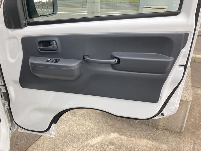 キャリイトラック ＫＣ　４ＷＤ　届け出済み未使用車　軽トラック　三方開　ＭＴ　クリアランスソナー　アイドリングストップ　オートライト　ＥＳＣ　エアコン　パワーウィンドウ　運転席エアバッグ　助手席エアバッグ　ルーフレール（49枚目）