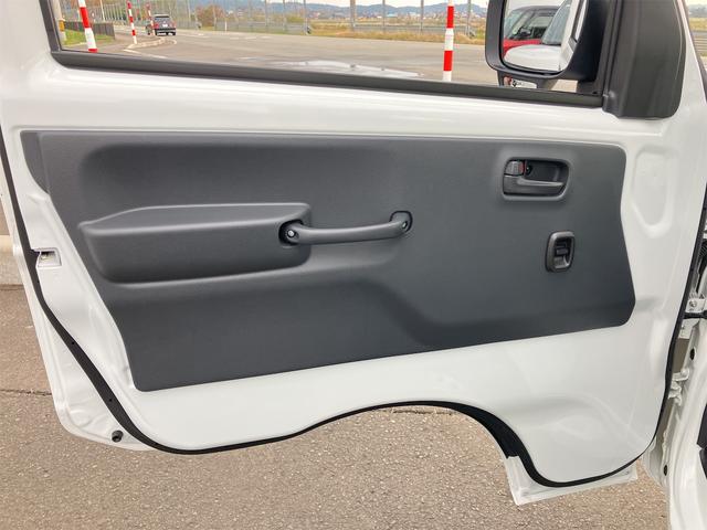 キャリイトラック ＫＣ　４ＷＤ　届け出済み未使用車　軽トラック　三方開　ＭＴ　クリアランスソナー　アイドリングストップ　オートライト　ＥＳＣ　エアコン　パワーウィンドウ　運転席エアバッグ　助手席エアバッグ　ルーフレール（58枚目）