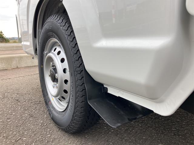 キャリイトラック ＫＣ　４ＷＤ　届け出済み未使用車　軽トラック　三方開　ＭＴ　クリアランスソナー　アイドリングストップ　オートライト　ＥＳＣ　エアコン　パワーウィンドウ　運転席エアバッグ　助手席エアバッグ　ルーフレール（64枚目）